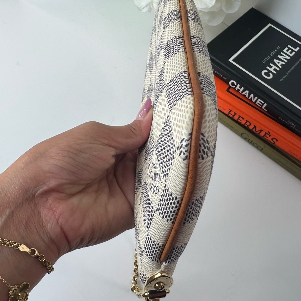 💯Authentic LOUIS VUITTON
Damier Azur Milla MM White Pouch Bag - Picture 4 of 5